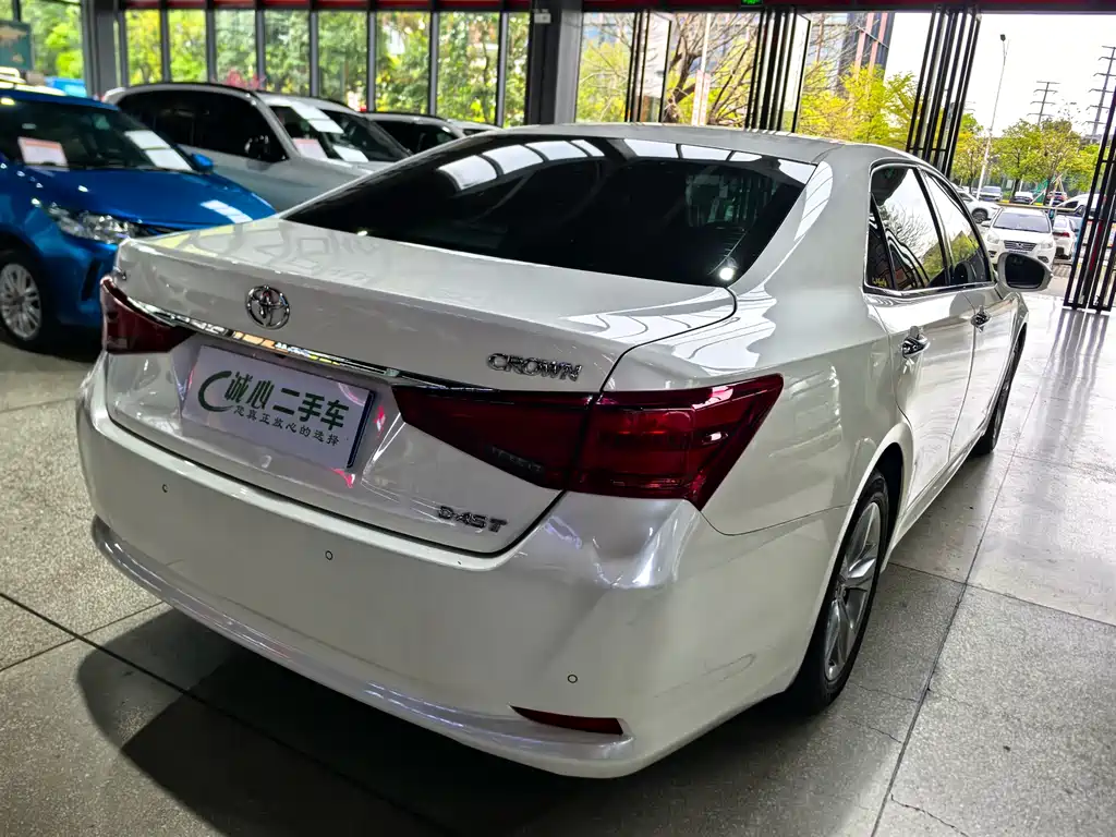 Toyota Crown 2015 2.0T Fashion