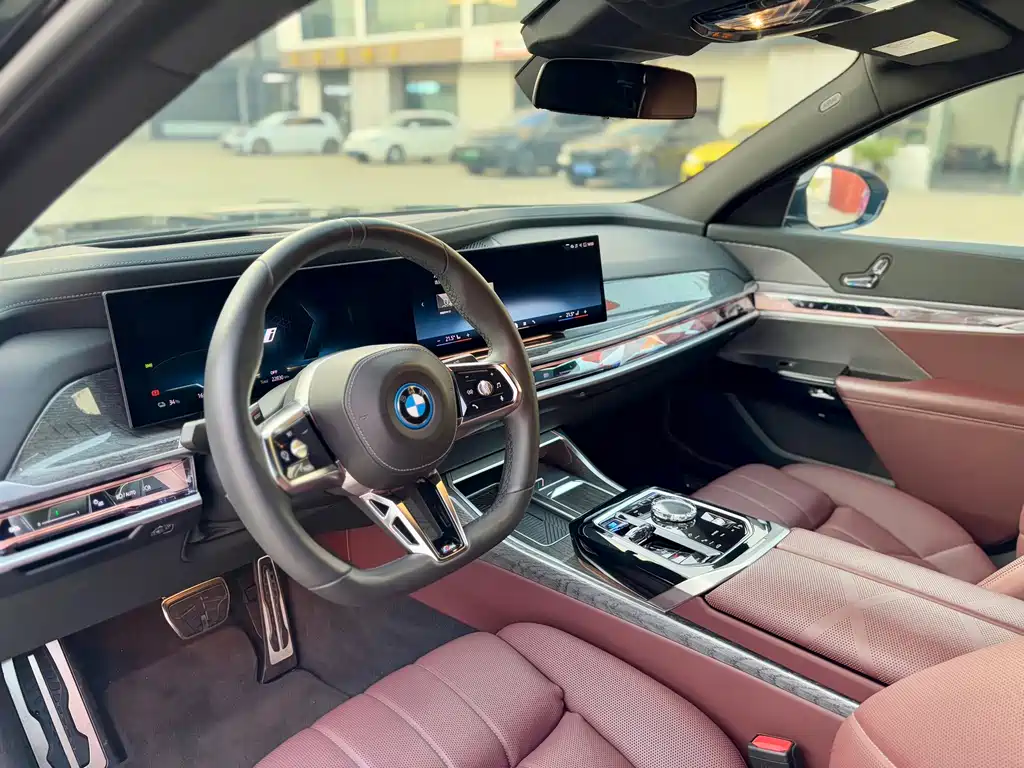 BMW i7 — миниатюра 8