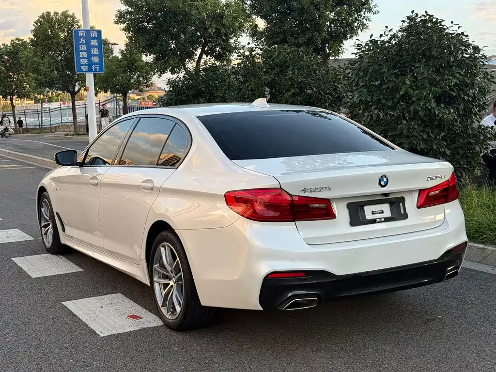 BMW 5 Series — миниатюра 15