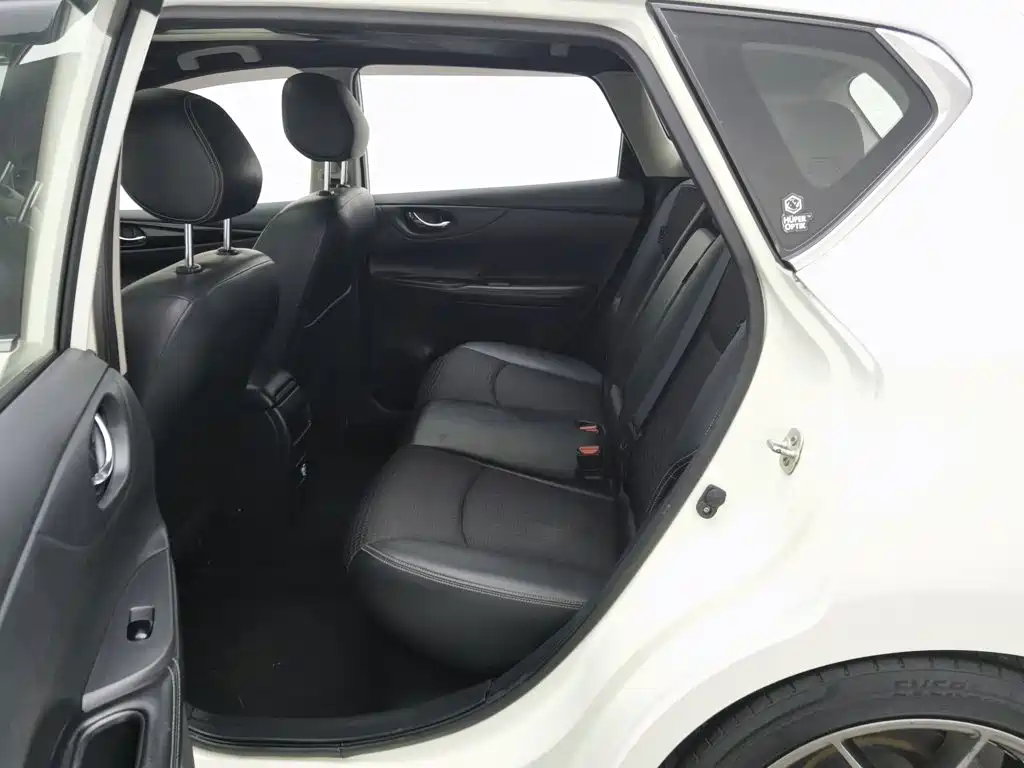 Nissan Tiida — миниатюра 15