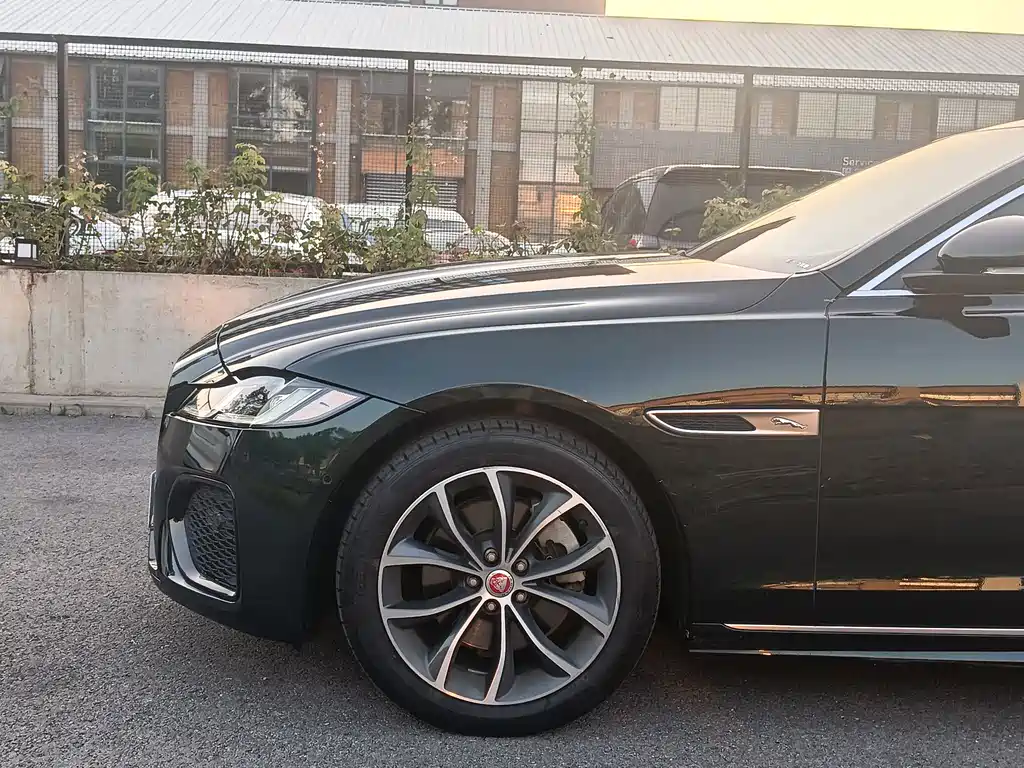 Jaguar XFL — миниатюра 5