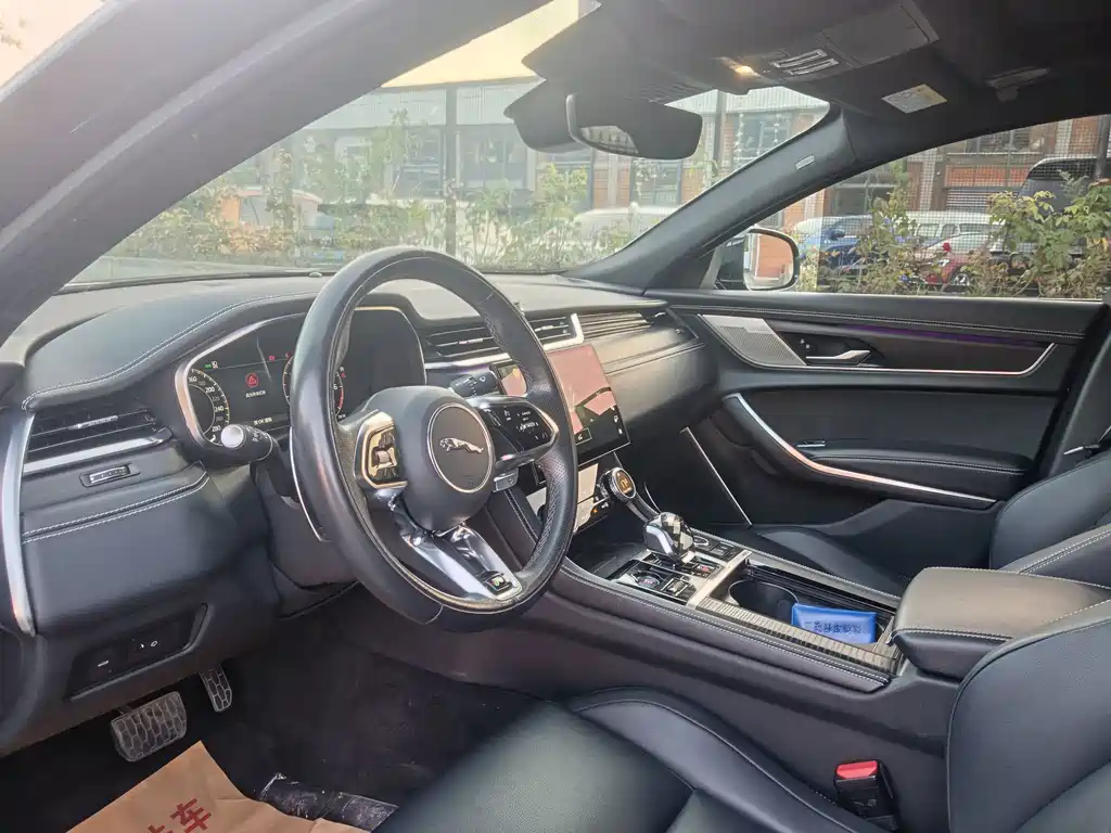 Jaguar XFL — миниатюра 13