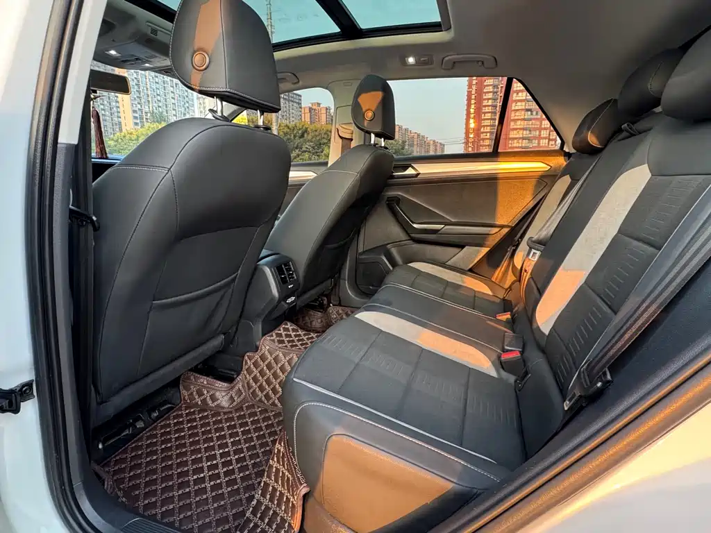 Volkswagen T-Roc — миниатюра 6