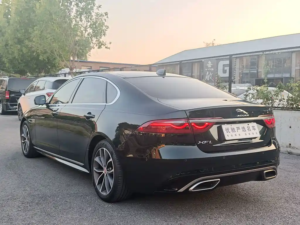 Jaguar XFL — миниатюра 7