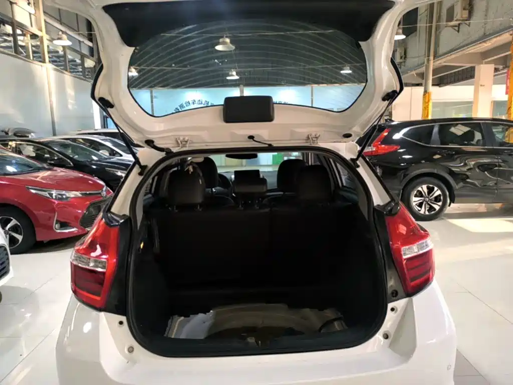 Toyota Yaris L — миниатюра 19