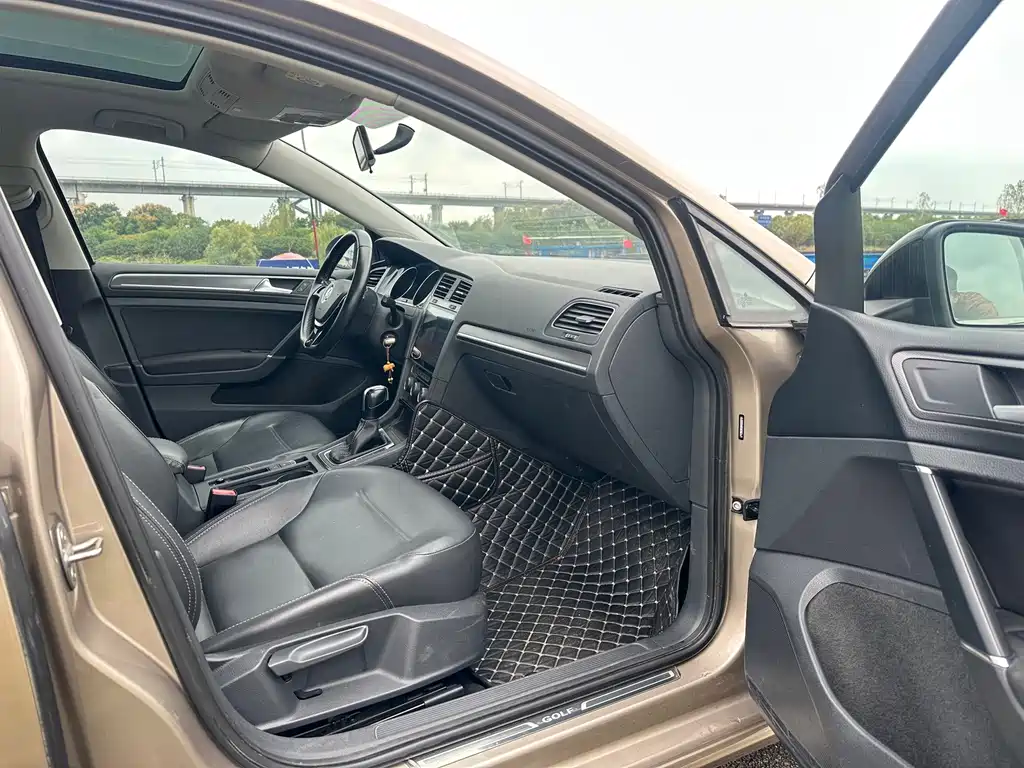 Volkswagen Golf — миниатюра 12
