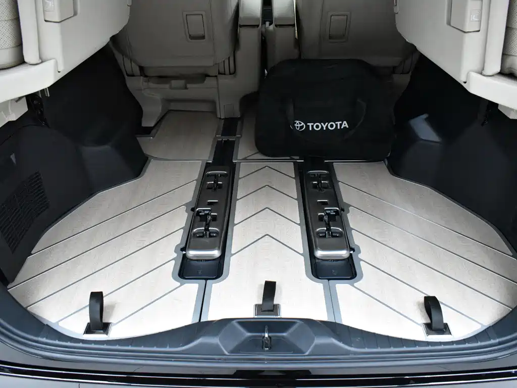 Toyota Alphard — миниатюра 27
