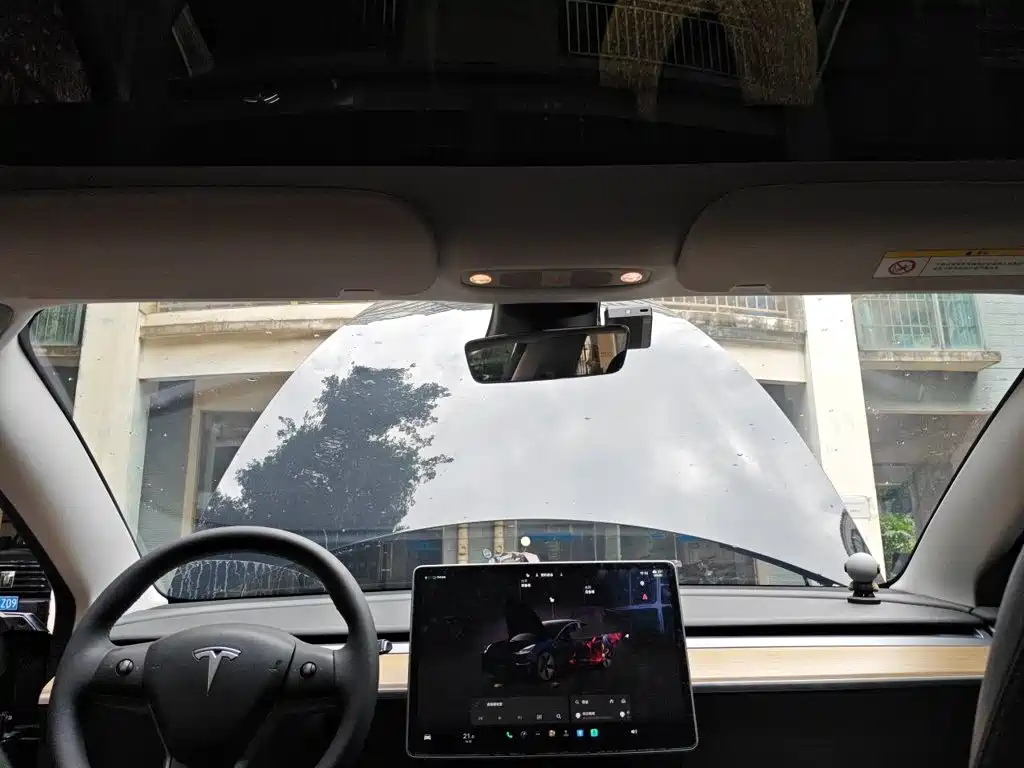 Tesla Model 3 — миниатюра 15