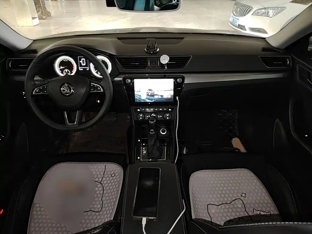 Skoda Superb — миниатюра 10