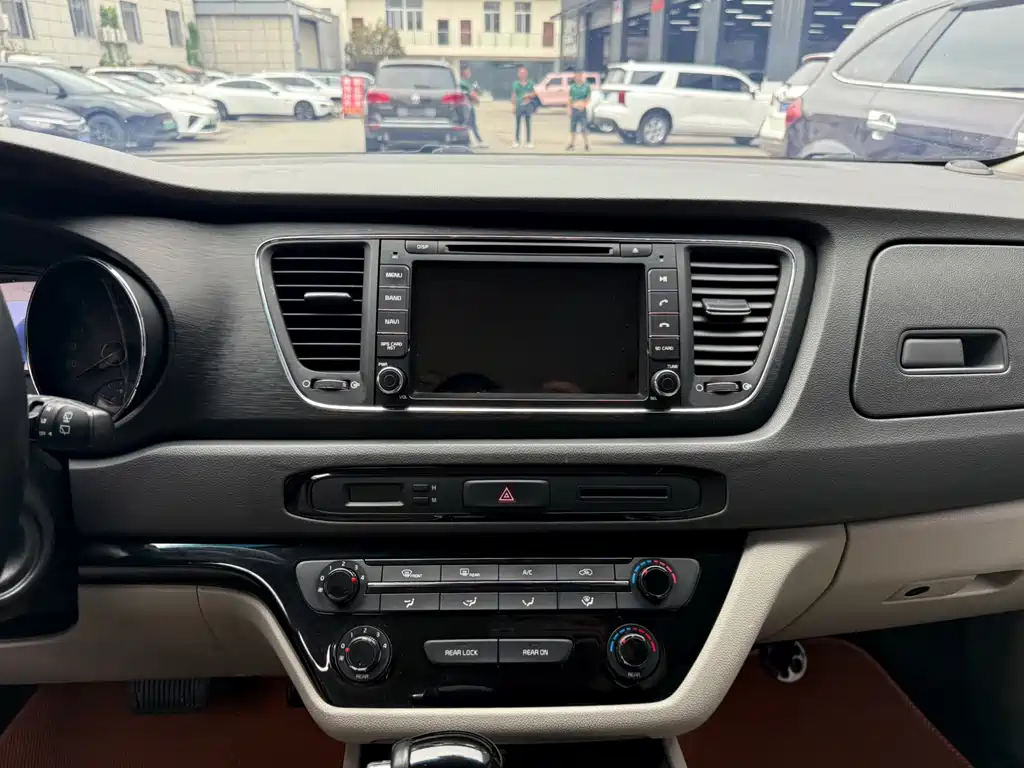 Kia Carnival — миниатюра 7