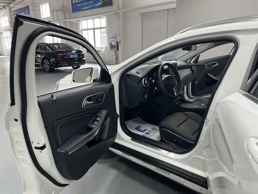 Mercedes-Benz GLA — миниатюра 8