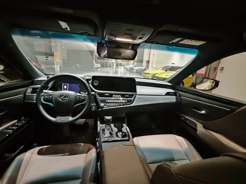 Lexus ES — миниатюра 8