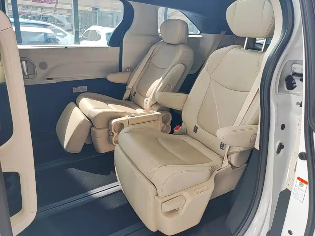 Toyota Granvia — миниатюра 17