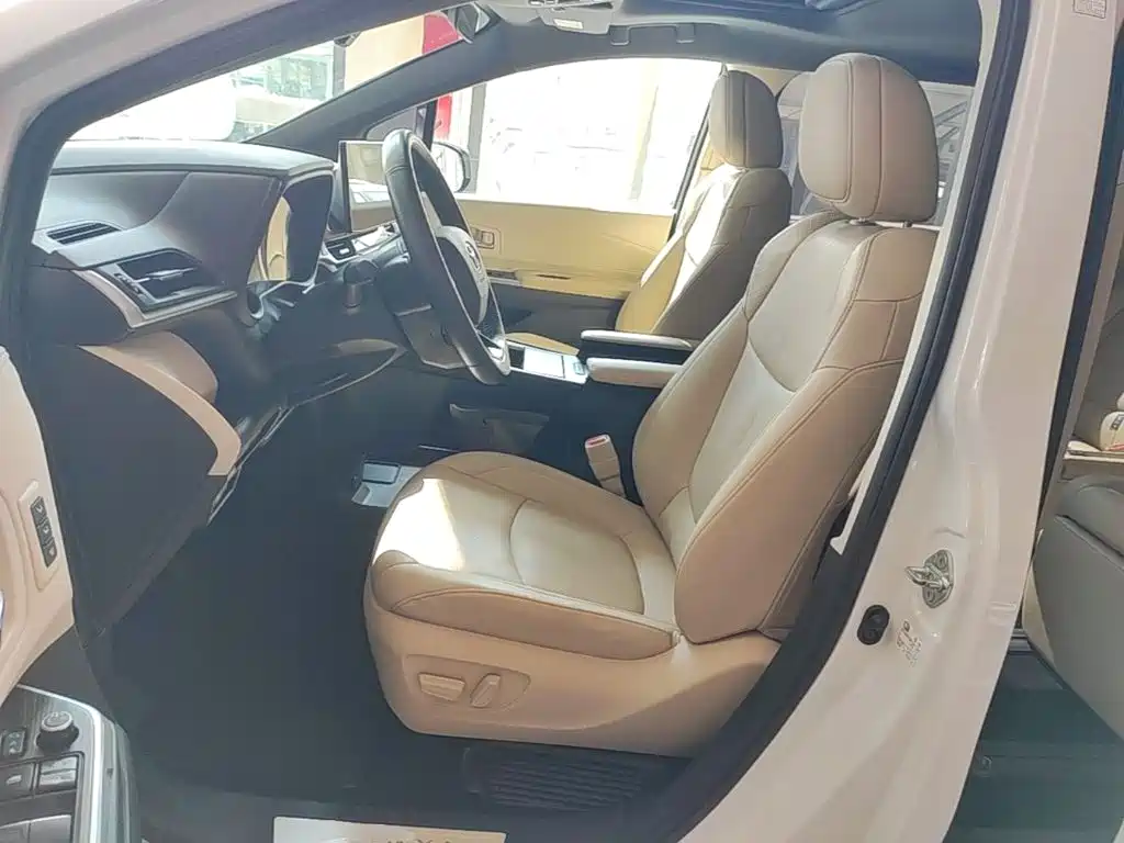 Toyota Granvia — миниатюра 15