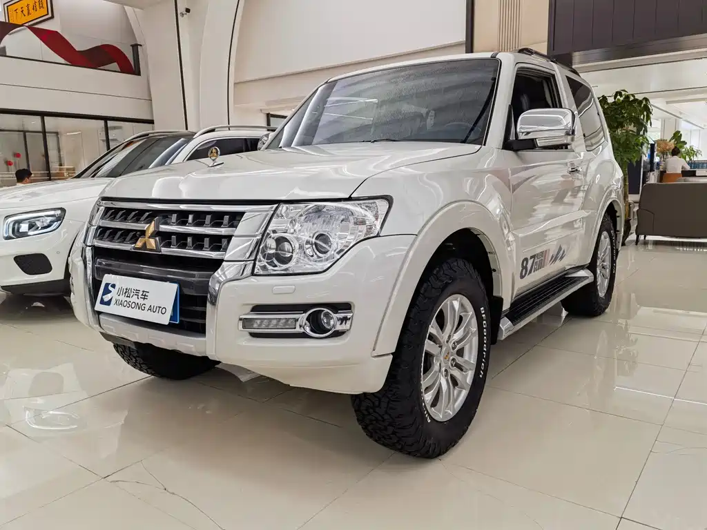 Mitsubishi Pajero (Import) 2019