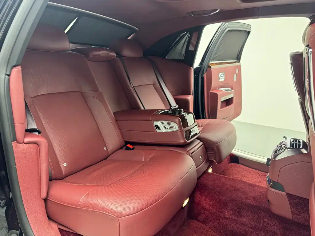 Rolls-Royce Ghost — миниатюра 12