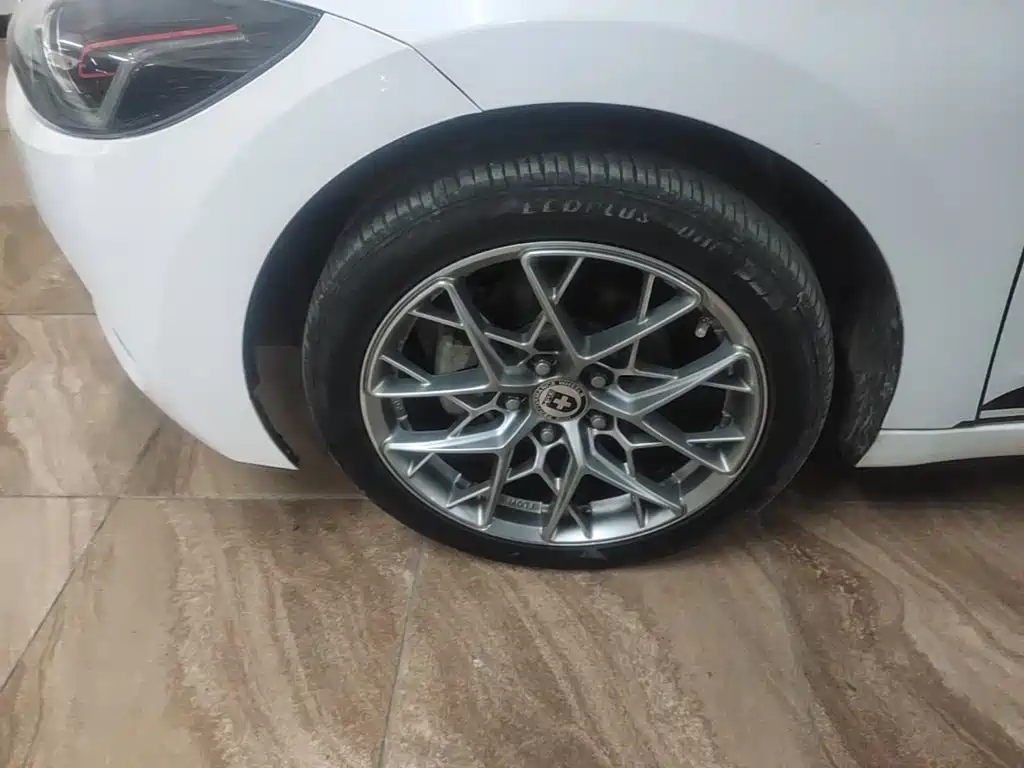 Hyundai Elantra — миниатюра 23