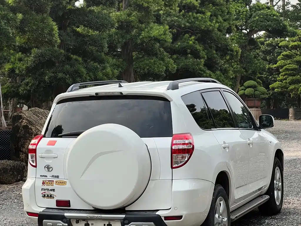 Toyota RAV4 — миниатюра 6