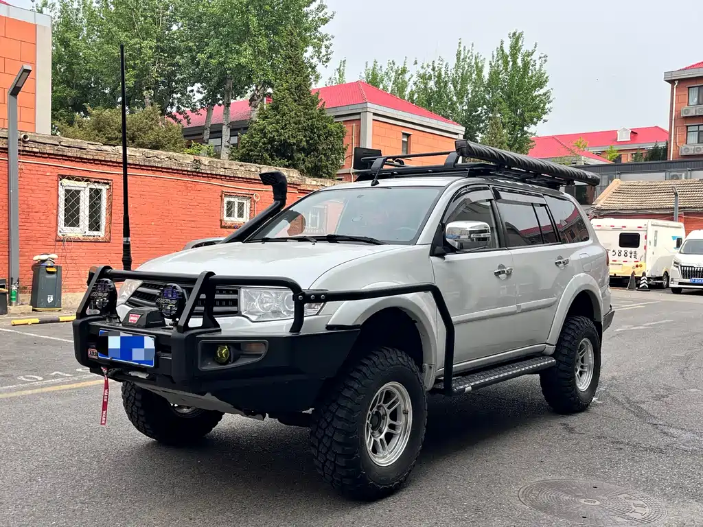 Mitsubishi Pajero Sport 2016