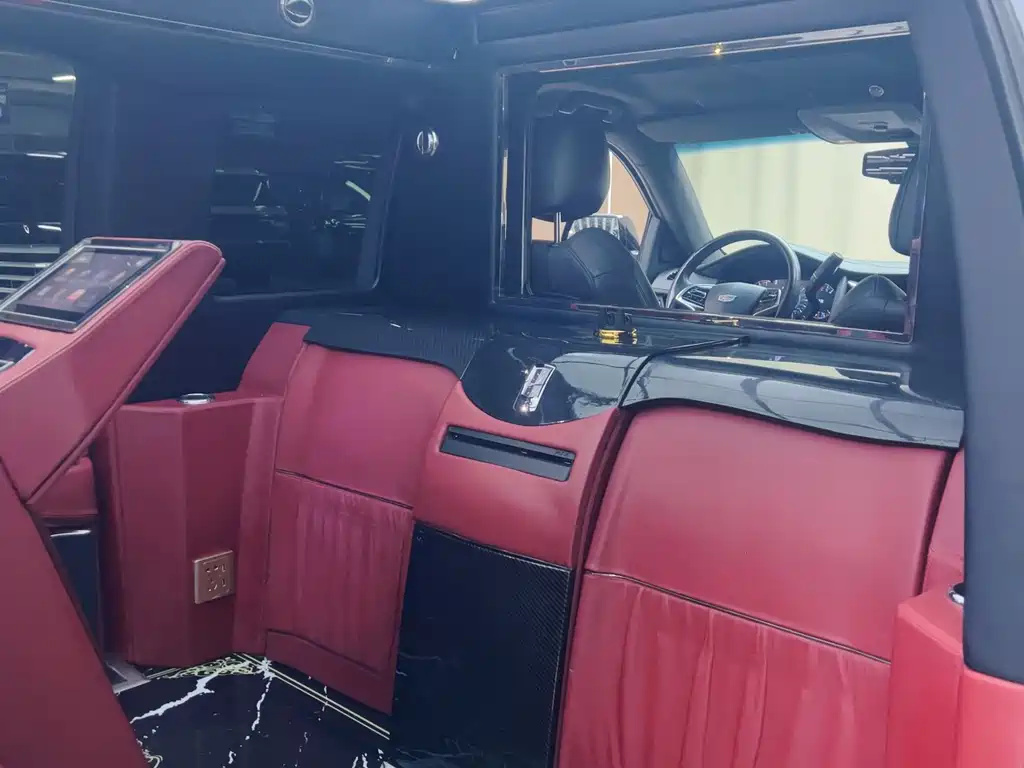 Cadillac Escalade — миниатюра 12