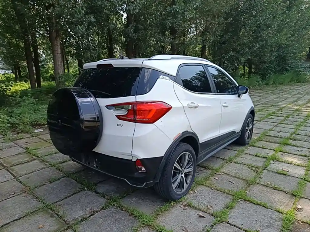 BYD Yuan EV — миниатюра 7