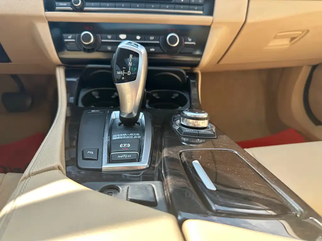 BMW 5 Series — миниатюра 11