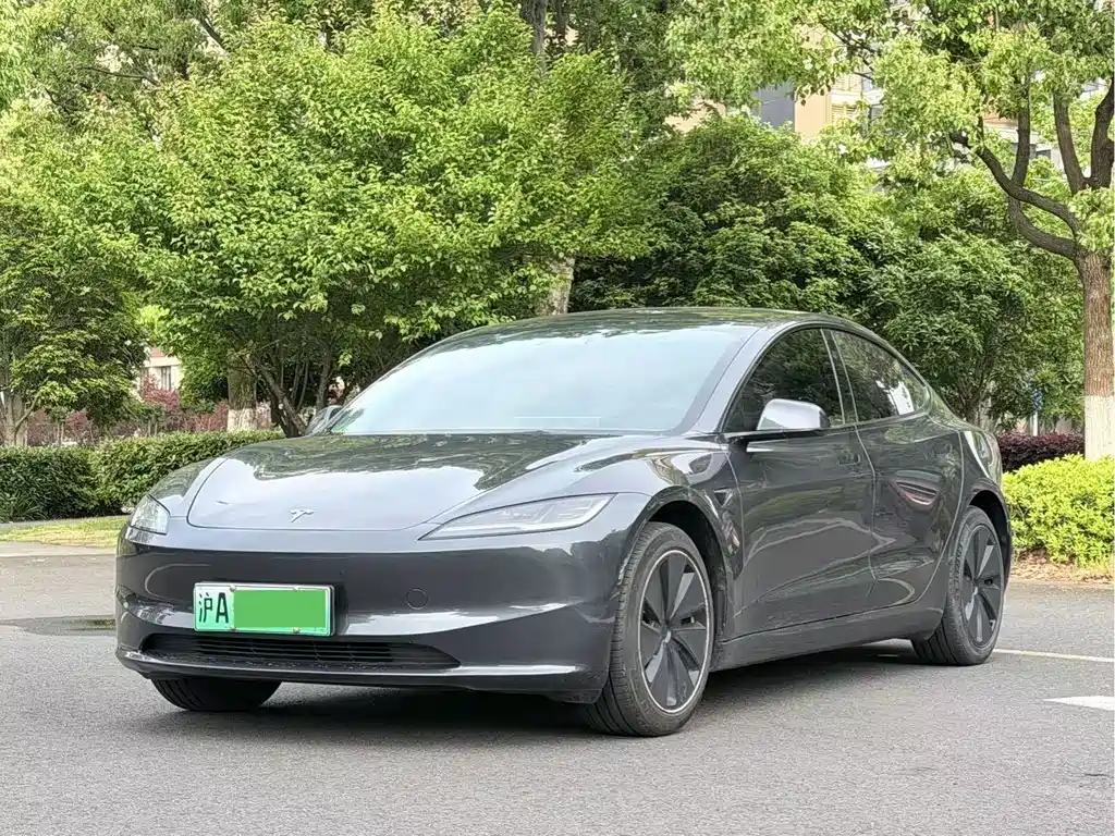 Tesla Model 3 2024