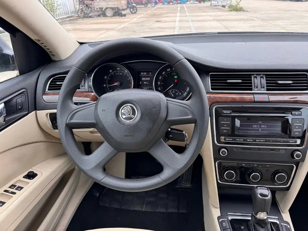 Skoda Superb — миниатюра 8