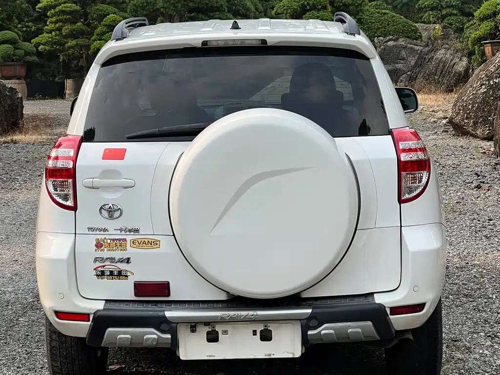 Toyota RAV4 — миниатюра 5