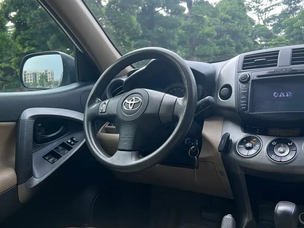 Toyota RAV4 — миниатюра 12