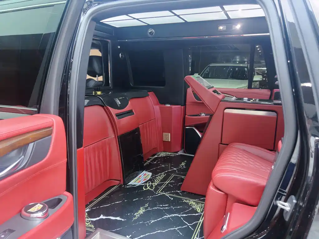 Cadillac Escalade — миниатюра 9