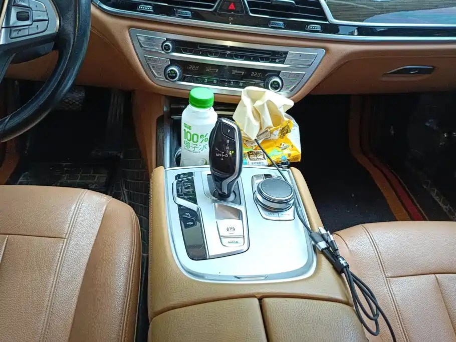 BMW 7 Series — миниатюра 16