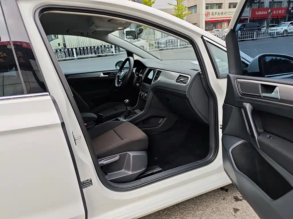 VOLKSWAGEN GOLF*JIAYU