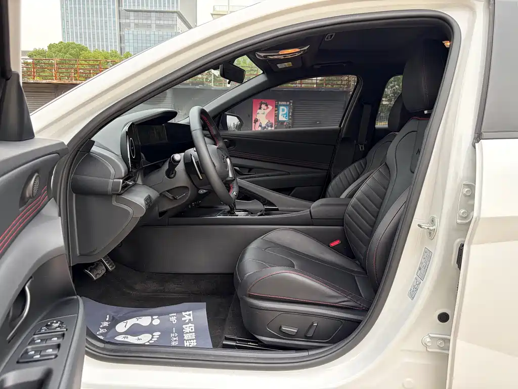 Hyundai Elantra — миниатюра 8