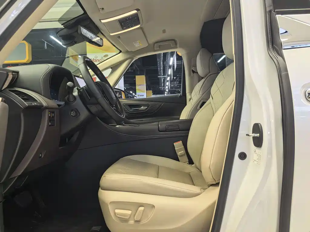 Toyota Alphard — миниатюра 4