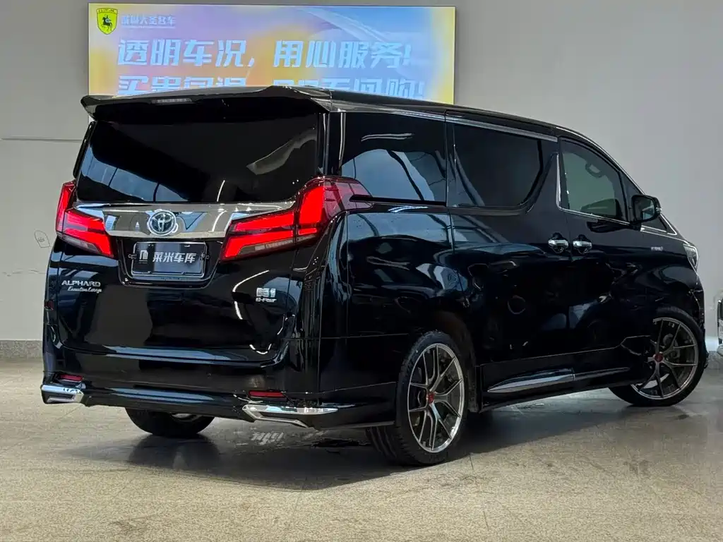 Toyota Alphard — миниатюра 7