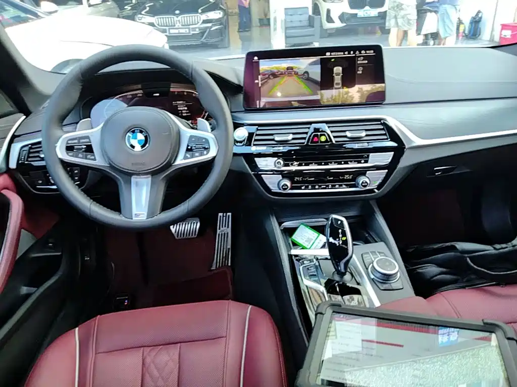 BMW 5 Series — миниатюра 10