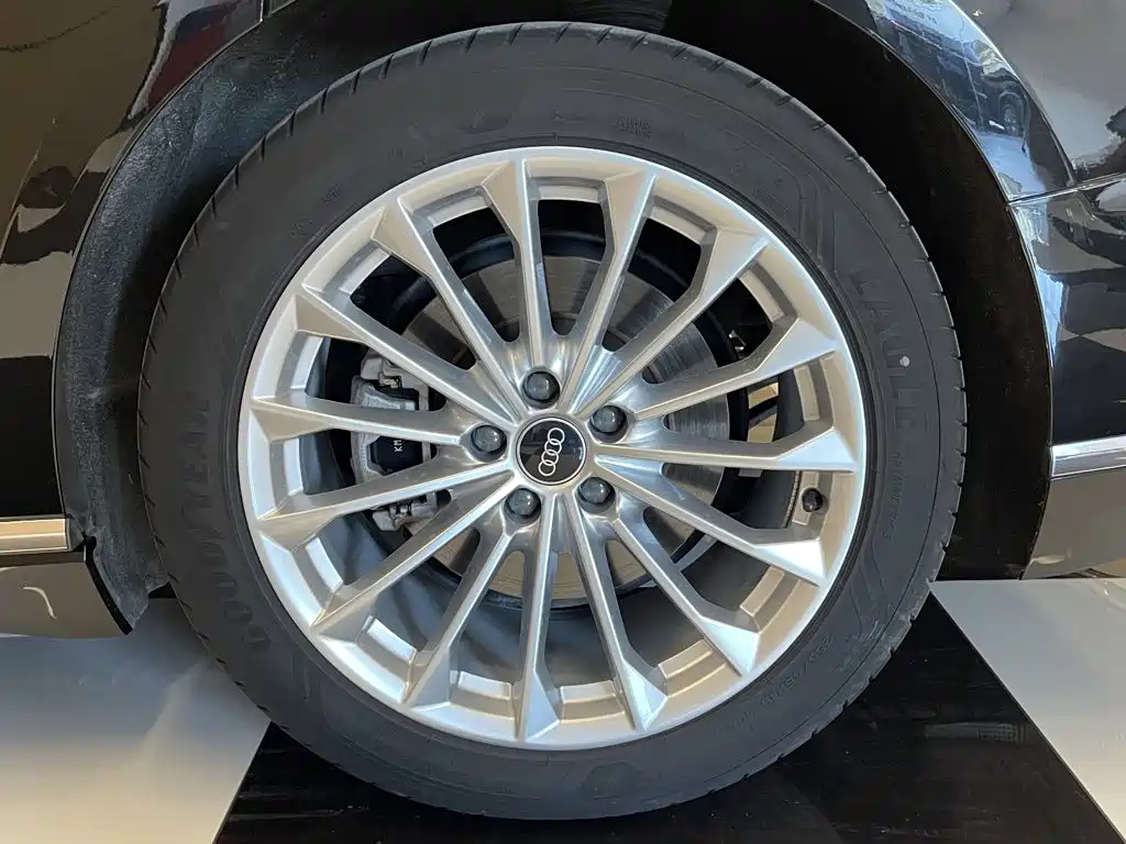 Audi A8 — миниатюра 11