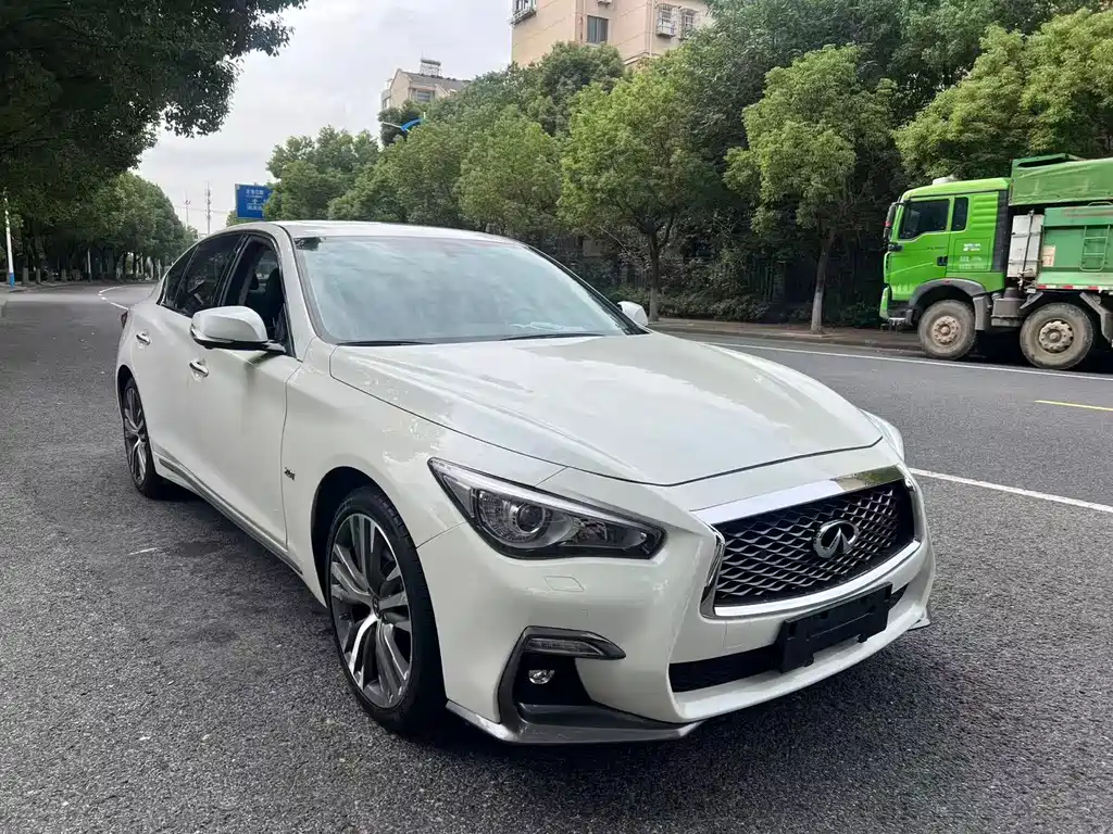 Infiniti Q50L