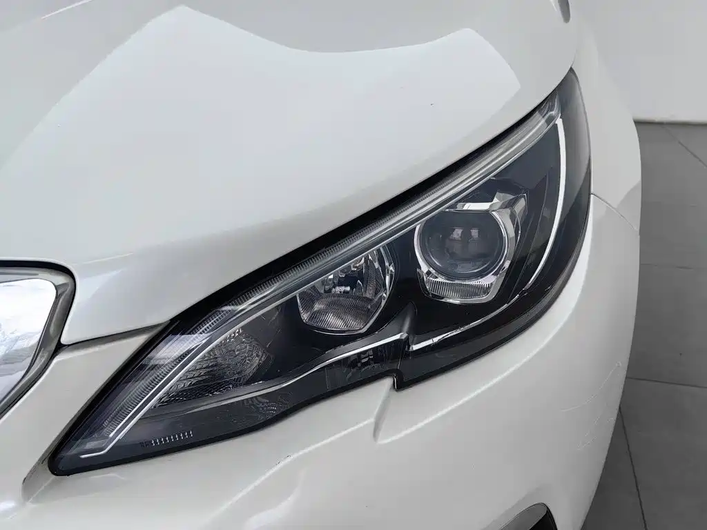 Peugeot 308 — миниатюра 7