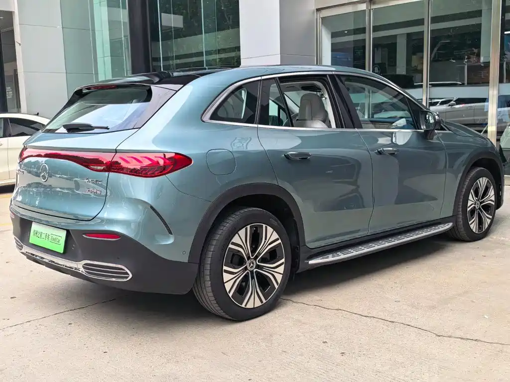 Mercedes-Benz EQE SUV — миниатюра 13