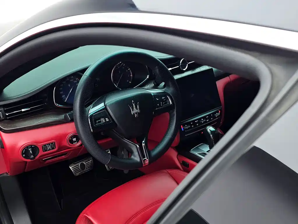 Maserati Quattroporte — миниатюра 30