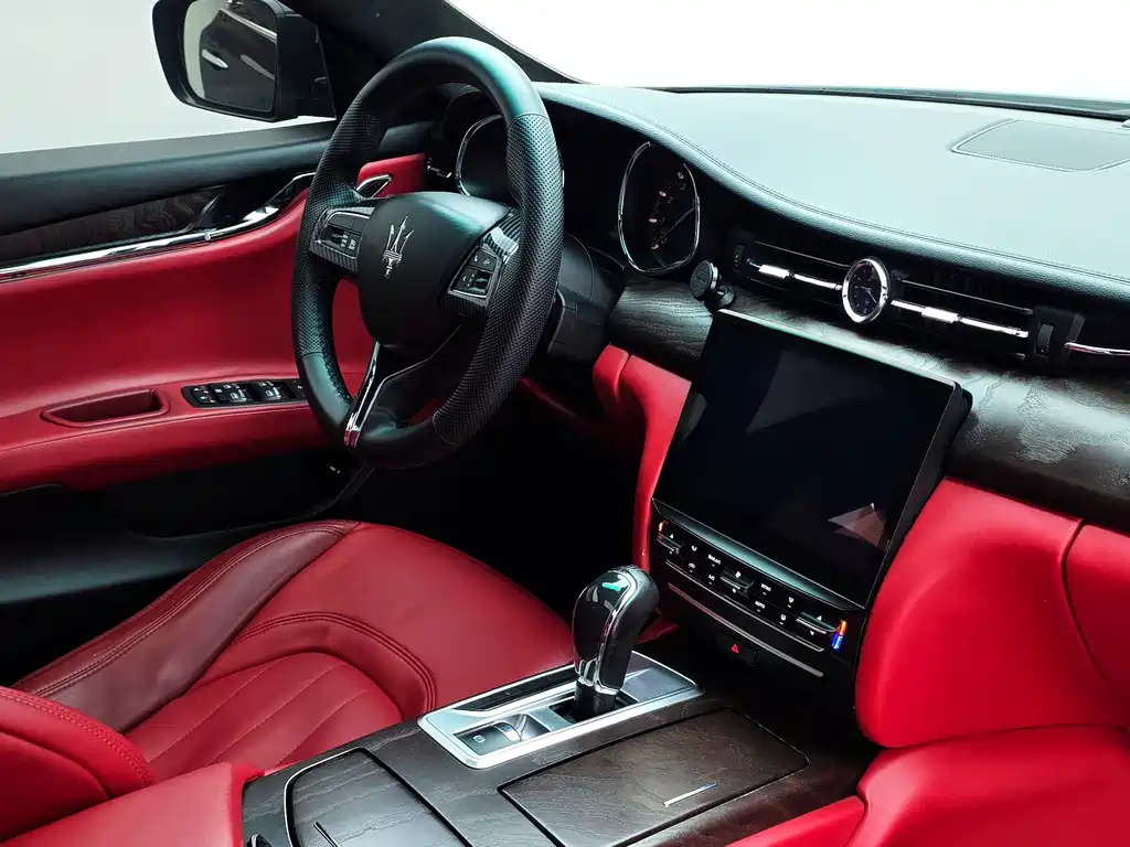 Maserati Quattroporte — миниатюра 17