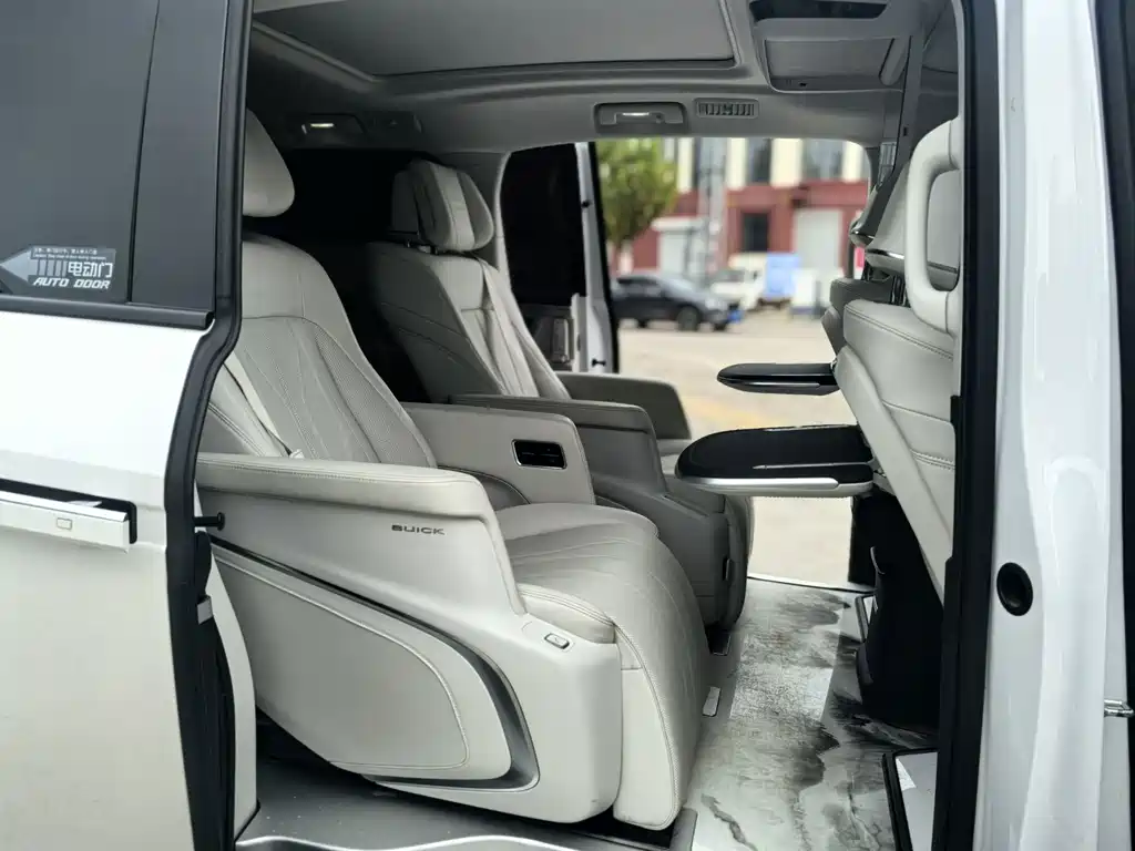 Buick GL8 Hybrid — миниатюра 9