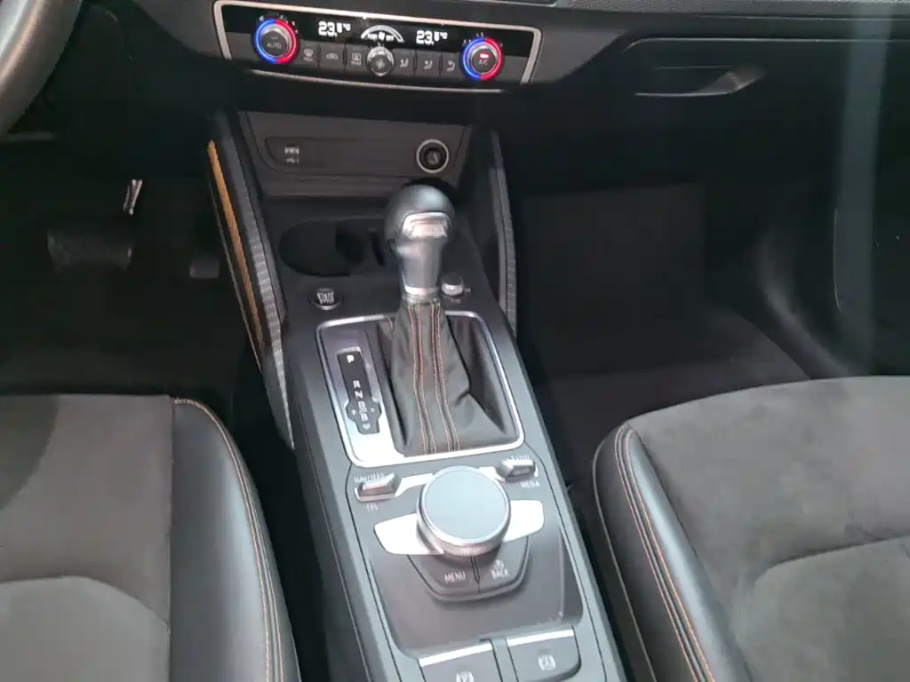 Audi Q2L e-tron — миниатюра 14