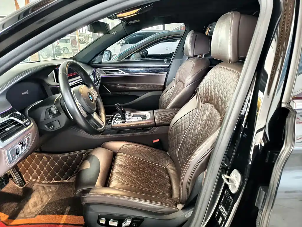 BMW 7 Series — миниатюра 3