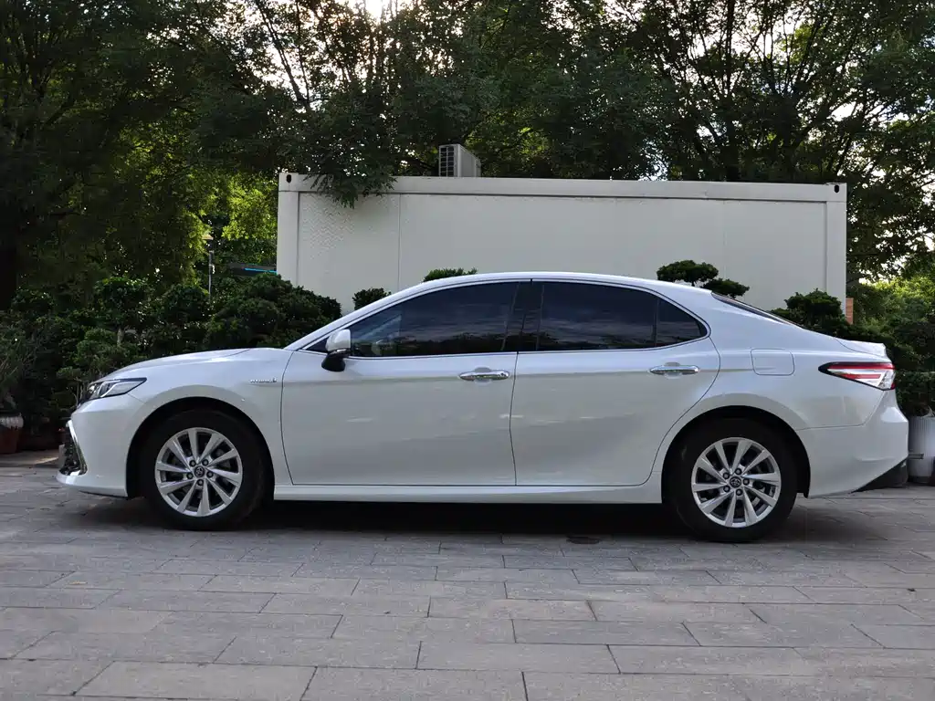 Toyota Camry — миниатюра 3
