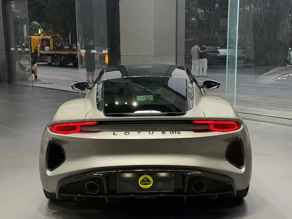 Lotus Emira — миниатюра 4