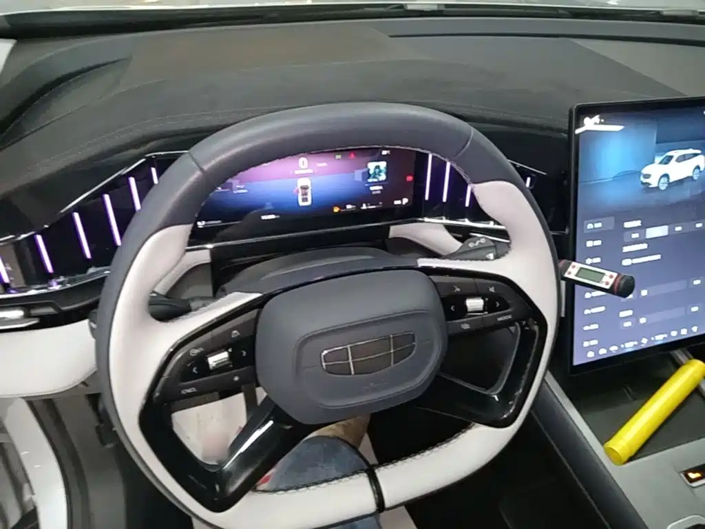 Geely Boyue L — миниатюра 11