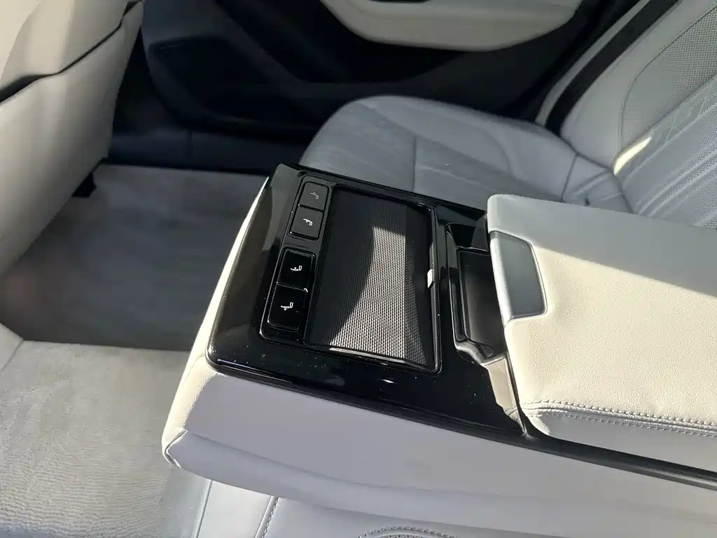 Audi A6L — миниатюра 9